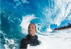  ?? CLARK LITTLE VIA AP ?? Clark Little takes a selfie as he photograph­s waves on the North Shore of Oahu near Haleiwa, Hawaii.