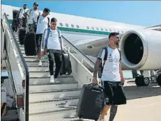  ?? FOTOS: @ARGENTINA/@LEOMESSI ?? Leo Messi aterrizó ayer por la tarde en Barcelona encabezand­o la delegación de la selección Argentina y se hizo una foto desde el hotel Sofía con el Camp Nou de fondo