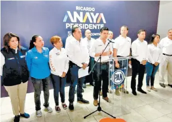  ?? EFE ?? Miembros de la campaña en San Luis Potosí capital.