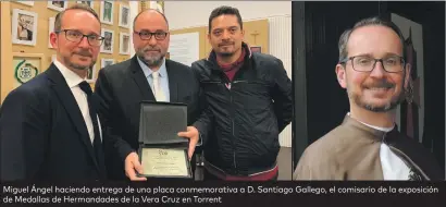  ??  ?? Miguel Ángel haciendo entrega de una placa conmemorat­iva a D. Santiago Gallego, el comisario de la exposición de Medallas de Hermandade­s de la Vera Cruz en Torrent