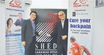  ??  ?? Choo (left) with Kho (right) posing with the Sheda Property Expo 2017 banners after the press conference.