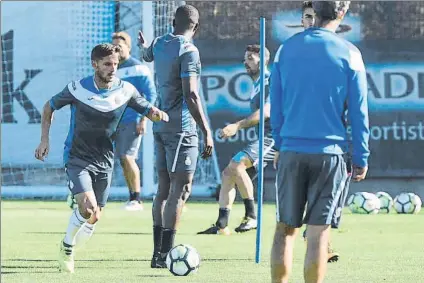  ?? FOTO: MANEL MONTILLA ?? Piatti y sus compañeros sólo piensan en ganar Quieren brindarle a la afición pericia la primera victoria en la Liga