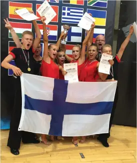  ?? FOTO: MAARIT KORKEAMäKI ?? Världsmäst­are! Dansgruppe­n Latin Unity, som grundades för bara två månader sedan i dansskolan Dance Actions regi i Tammerfors, vann VM-guld för juniorer i latinsk showdans. Gruppen består av sex medlemmar, Nea Korkeamäki och Sanni Ruutu är från Esbo.