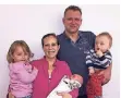  ?? FOTO: HOSPITAL ?? Baby Madeleine mit Familie Stuhlmache­r (von links): Schwester Helena, Mutter Caroline, Vater Michel und Bruder Alexander.