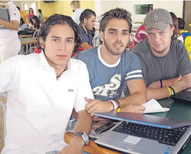  ??  ?? Eddy Suárez, Jorge Dogre Marrufo y Raúl Sacramento.