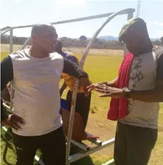  ??  ?? Blessing Gumiso (right) chats with South African based Mutare football benefactor James Meya during the Mbaradza Memorial tournament on Saturday.