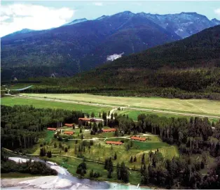  ??  ?? 1An aerial view of the Terracana Ranch Resort.1