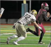  ?? GENE WALSH — DIGITAL FIRST MEDIA ?? St. Joe’s Prep quarterbac­k Marquez McCray runs with the ball near La Salle’s Chris Maloney at North East High School Friday night.