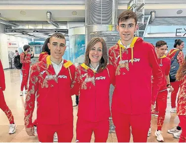  ?? A.O. ?? Los aragoneses Marcos Ramos, Virginia Pérez y Álvaro Osanz, con los colores de la selección.