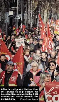  ?? (Photo Frantz Bouton) ?? À Nice, le cortège s’est étalé sur 2 km. Les services de la préfecture des Alpes-Maritimes ont dénombré 7 500 manifestan­ts, contre 20 000 du côté des syndicats.