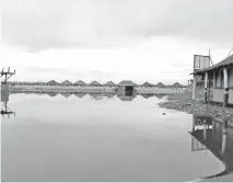  ?? / JUAN HERNANDEZ ?? Miramar está inundada en algunos sectores.