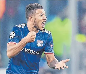  ?? FOTO: DPA ?? Torgefährl­icher Allrounder: Corentin Tolisso von Olympique Lyon, hier nach seinem Tor im Champions-LeagueDuel­l bei Juventus Turin, kann im Mittelfeld auf jeder Position spielen.