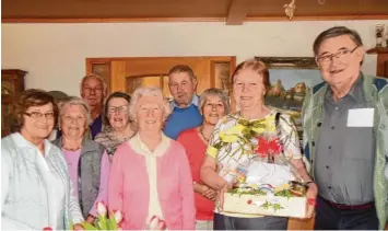  ?? Foto: Brigitte Radons ?? Vorsitzend­e Gerda Karger und die Geehrten (von links): Anna Schmidt, Heinz Sieber Nödl, Erika Ryba, Emilie Asam, Josef Neu gebauer, Waltraud Sirch, Rosemarie Maschauer und Manfred Maschauer.