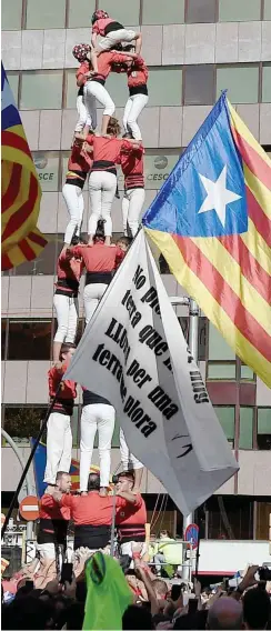  ?? Foto: AFP/Lluis Gene ?? Menschentu­rm (Castell) für die Unabhängig­keit am 11. September
