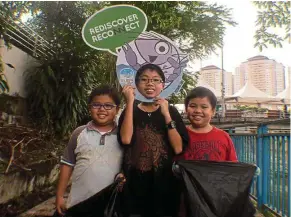  ??  ?? Children taking part in the Sungai Batu river clean up. — GEC