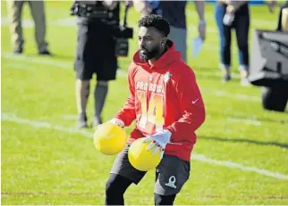  ?? GREGORY PAYAN/AP ?? Jarvis Landry secured victory for the AFC by emerging from a 2-on-1 showdown against Carolina kicker Graham Gano and Green Bay defensive end Mike Daniels in dodgeball.