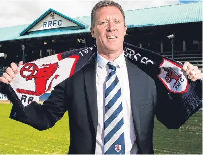  ?? Picture: SNS. ?? Gary Locke is relishing life at Kirkcaldy as he focuses solely on the team on the park.