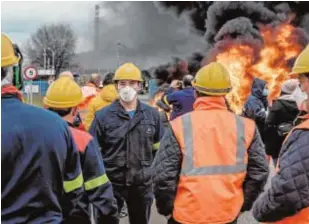  ?? EFE ?? Protesta de trabajador­es por el ERE que presentó la empresa