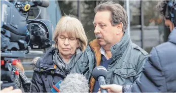 ?? FOTO: DPA ?? Stefanie und Klaus-Peter Mogendorf sind Nebenkläge­r im Loveparade-Prozess. Bei dem Unglück im Jahr 2010 starb ihr Sohn. Insgesamt kamen damals 21 Menschen ums Leben.