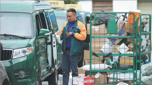  ?? LI KE / FOR CHINA DAILY ?? A courier sorts parcels before delivery in Zixing, Hunan province, on Nov 12, as the “Double 11” shopping spree begins.