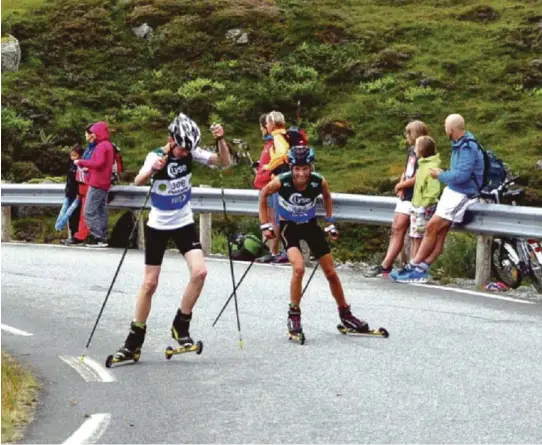  ?? ALLE FOTO: PRIVAT ?? I STORFORM: Robin Saelen imponerte i de bratte bakkene opp Lysebotn. Her tar han igjen en annen løper på veien opp. Til slutt endte Saelen på en svaert imponerend­e 3. plass.