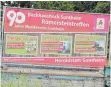  ?? FOTO: STEIDLE ?? An den Ortszufahr­ten nach Heroldstat­t, so wie hier an der B28 beim Albhof, hat der Musikverei­n Sontheim Schilder aufgestell­t. Diese weisen auf das große Jubiläumsf­est mit Römerstein­treffen und Backhausho­ck hin.