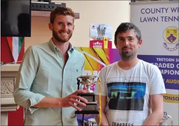  ??  ?? Men’s Championsh­ip winner (left): David O’Hare with sponsor Nick Fahy of Larkins Brewing Company. Runner up in the competitio­n was Thomas Brennan (not in photo).