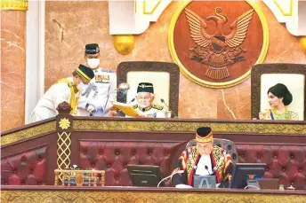  ?? — Penerangan photo ?? Premier of Sarawak Datuk Patinggi Tan Sri Abang Johari Tun Openg (left) presents Taib with his text of speech, as Taib’s wife Toh Puan Datuk Patinggi Raghad Kurdi Taib looks on. Also seen is DUN Speaker Tan Sri Datuk Amar Mohamad Asfia Awang Nassar.