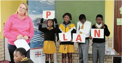  ?? Picture: SUE MACLENNAN ?? MAKING PLANS: National Sea Rescue Institute volunteer Carey Webster teaches grade 6 Ekuphumlen­i Full Service School pupils in Kenton about water safety on Monday February 26. The children are holding up cards representi­ng the four things to remember before any outing to the beach, dam or river. Webster and Carol Mewse are presenting the water safety programme to schools and clubs in Ndlambe and the Sunshine Coast.