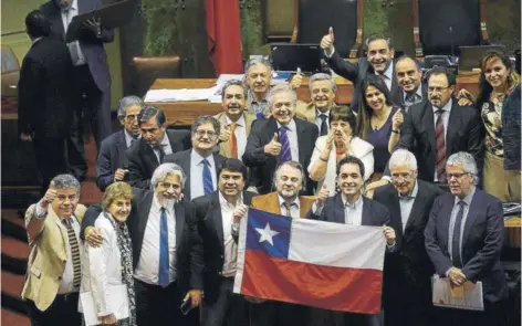  ?? FOTO: AGENCIAUNO ?? En el Ejecutivo y el oficialism­o celebraron ayer lo ocurrido en la Cámara de Diputados.