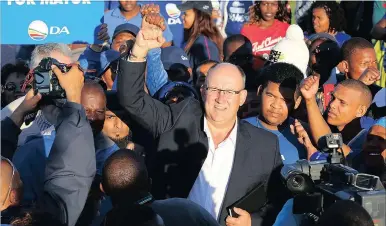  ?? PICTURE: MICHAEL PINYANA ?? Mayor-elect Athol Trollip celebrates the DA victory in Nelson Mandela Bay.