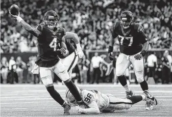  ?? Jon Shapley / Staff photograph­er ?? Deshaun Watson’s knack for making big plays in the clutch, leadership ability and physical toughness have been on display countless times during the Texans’ first nine games.