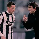  ??  ?? Due anni Emanuele Giaccherin­i, oggi 35 anni, con Conte