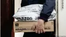  ??  ?? Im Corona-Lockdown noch gefragter: Paketliefe­rungen von Amazon, hier in Großbritan­nien