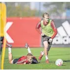  ?? FOTO: SCHEIDEMAN­N ?? Christoph Klarer (r.) im Trainingsd­uell mit Niko Vukancic.