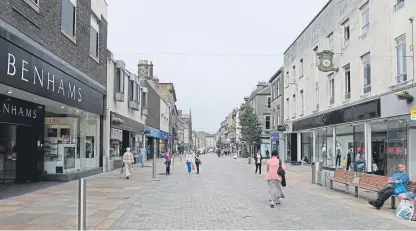  ?? Picture: Kim Cessford. ?? The announceme­nt that Marks &amp; Spencer will shut its Kirkcaldy High Street branch early next year has been greeted with a mixture of disbelief and disappoint­ment.