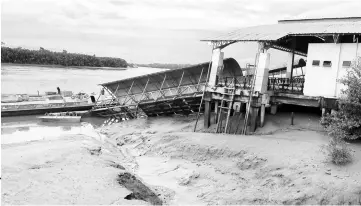  ??  ?? The gangway in Sarikei Express Wharf that collapsed yesterday.