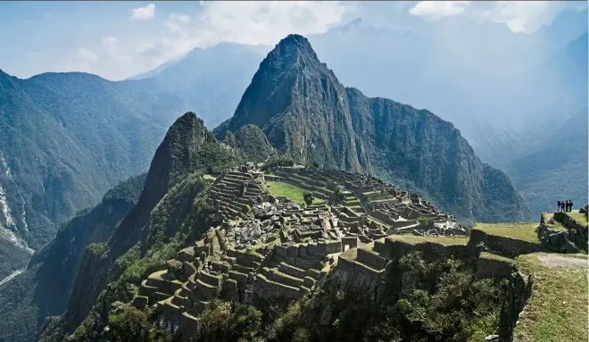  ??  ?? Admire the magnificen­ce of Machu Picchu.
