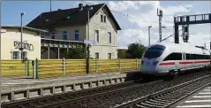  ??  ?? Der Bahnhof in Dahlen - von hier aus wollte sie am Samstagvor­mittag nach Wurzen fahren. Ob sie überhaupt in einen Zug stieg, ist unklar.