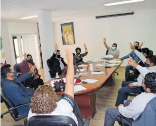  ?? FOTO/RAÚL ALVARADO ?? Aprueba Ayuntamien­to de Huanímaro por unanimidad el Segundo Informe de Gobierno, que se rendirá este próximo 29 de septiembre.
