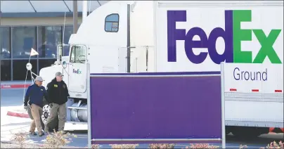  ?? AP PHOTO ?? FBI agents investigat­e the scene at a FedEx distributi­on center where a package exploded Tuesday in Schertz, Texas.