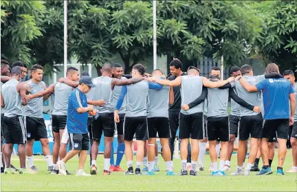  ?? CHRISTIAN VINUEZA / EXPRESO ?? Optimismo. Los integrante­s de Emelec confían en que mostrarán su jerarquía en momentos difíciles, como sucedió el año anterior cuando lograron llegar a la final del torneo.