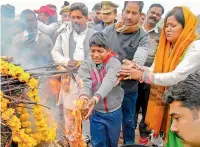  ?? — PTI ?? Left: Kin of slain CRPF jawan Ram Vakeel perform last rites during his cremation, in Mainpuri on Saturday.