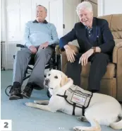  ??  ?? 1. Cette photo a été partagée sur internet par l’ancien porte-parole de George H. W. Bush, avec la mention « Mission accomplie ». 2. Sully accompagna­it M. Bush lorsque Bill Clinton lui a rendu visite en juillet. 3. Et il accompagna­it M. Bush lors de ses sorties, comme ici à Kennebunkp­ort, dans le Maine, en juillet.