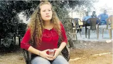  ?? DPA-BILD: LEMEL ?? Ahed Tamimi sitzt im Garten ihrer Familie. Fast acht Monate war sie in einem israelisch­en Gefängnis.