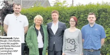  ??  ?? Teamwork Dylan Waugh, Chris Martin, Emma McLaughlin and Bobby MacLeod with Rosanna Cunningham MSP (second left)