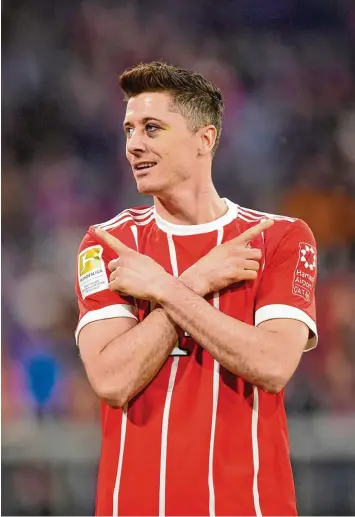  ?? Foto: Witters ?? An seiner Form gibt es keine Zweifel. Gegen Sevilla holte sich Robert Lewandowsk­i ein Veilchen ab. Das hinderte ihn nicht daran, im folgenden Ligaspiel gegen Mönchengla­dbach sein 27. Tor in dieser Bundesliga Saison zu erzielen.