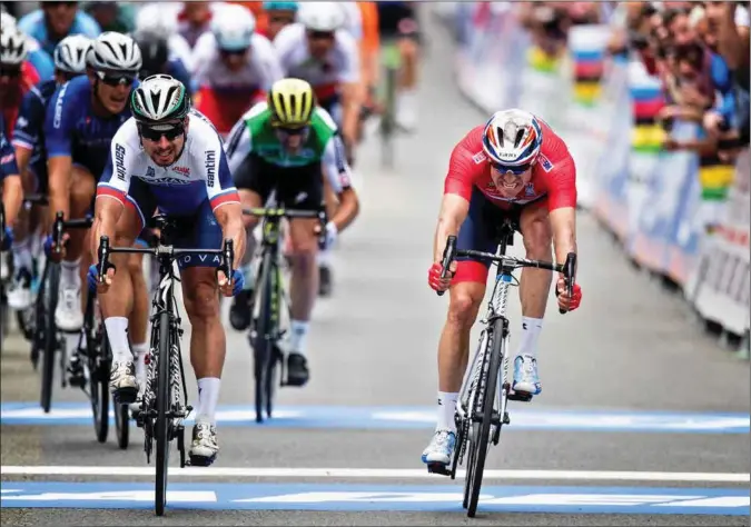  ?? FOTO: HALLGEIR VÅGENES/ VG/ SCANPIX ?? Aleksander Kristoff (t.h.) kommer kanskje til Farsund under Tour des Fjords. Her er han fotografer­t under sykkel-vm i Bergen i høst da han ble spurtsslåt­t av Peter Sagan på målstreken.