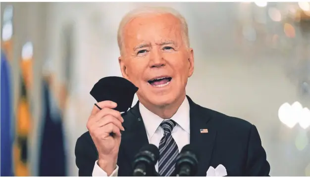  ?? FOTO: ANDREW HARNIK/AP ?? In seiner ersten Fernsehans­prache als US-Präsident präsentier­te Joe Biden die nächsten Schritte zur Bekämpfung der Pandemie.