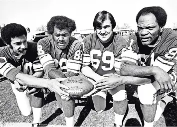  ??  ?? JIM Marshall, alan Page, Doug sutherland y Carl eller formaron los ‘Purple People eaters’